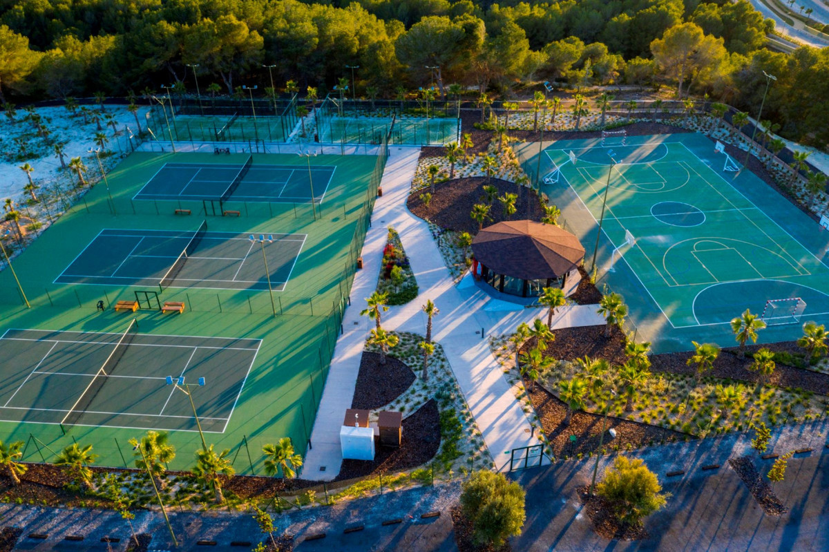 For sale - 5 Bedroom 3 Bathroom House - Detached Villa in Orihuela - Las Colinas Golf  - Alicante