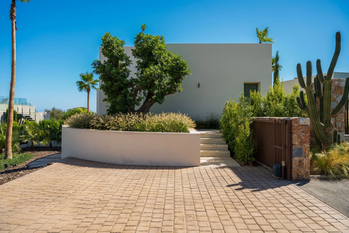 For sale - 5 Bedroom 3 Bathroom House - Detached Villa in Orihuela - Las Colinas Golf  - Alicante