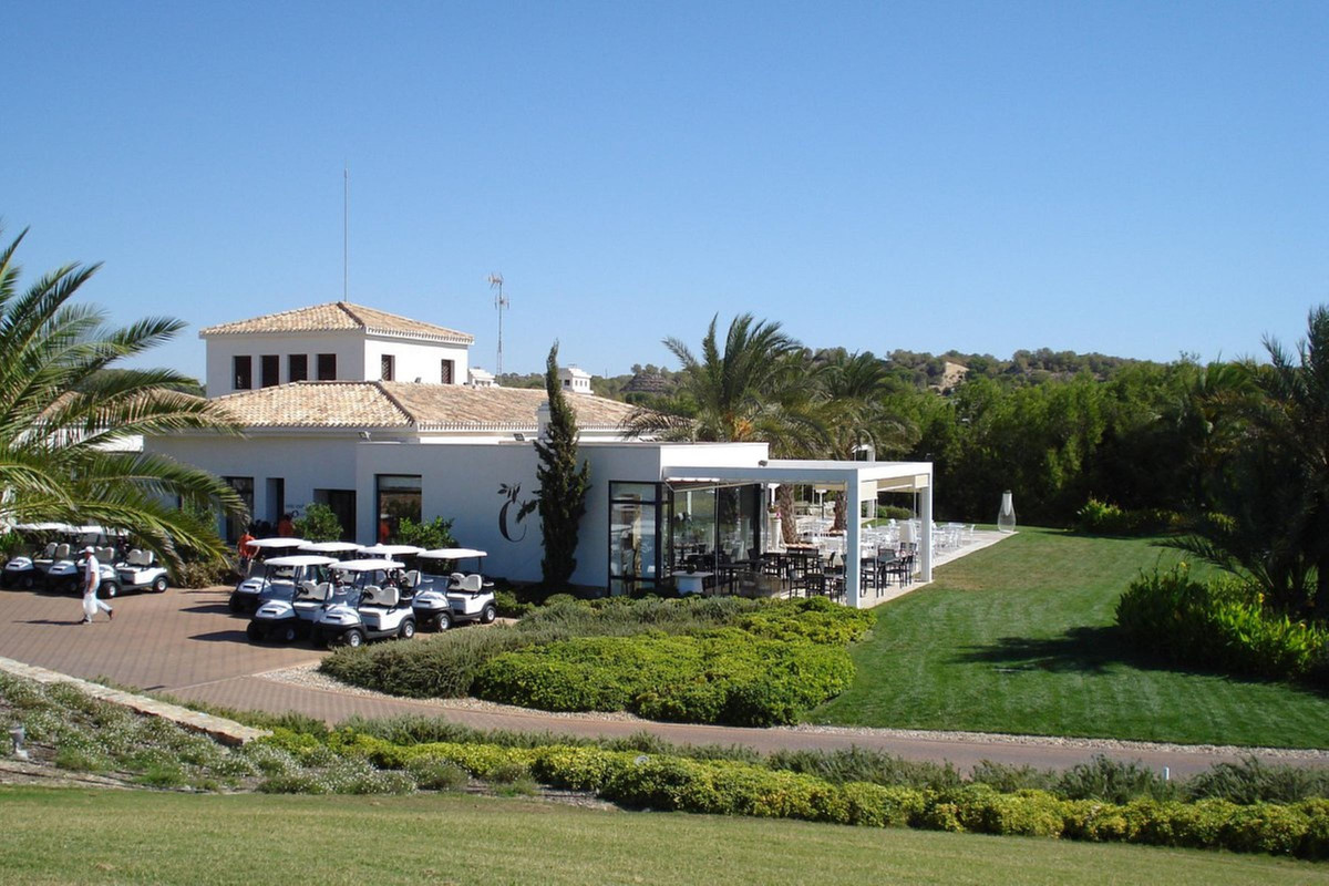 For sale - 5 Bedroom 3 Bathroom House - Detached Villa in Orihuela - Las Colinas Golf  - Alicante
