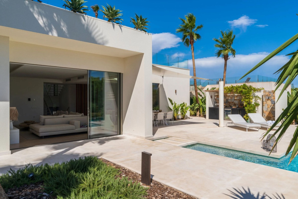 For sale - 5 Bedroom 3 Bathroom House - Detached Villa in Orihuela - Las Colinas Golf  - Alicante