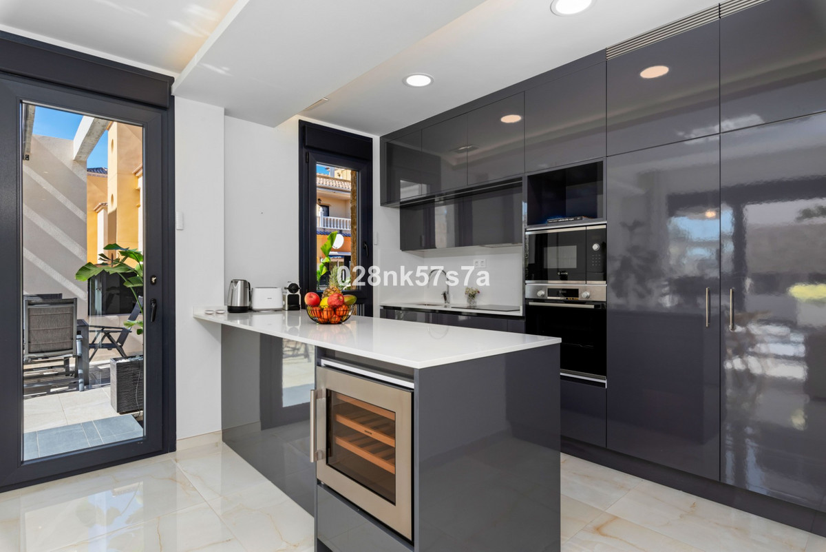 For sale - 4 Bedroom 4 Bathroom House - Detached Villa in Orihuela - Lomas De Campoamor  - Alicante