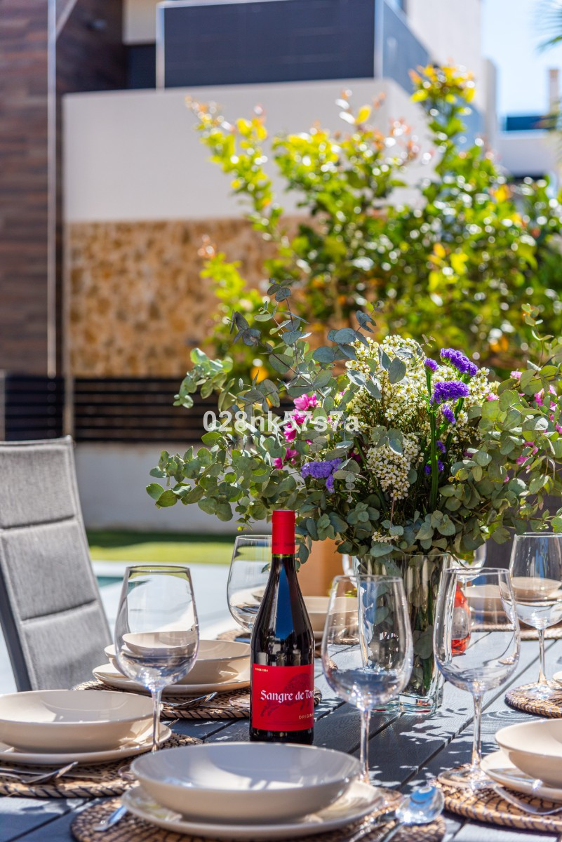 For sale - 4 Bedroom 4 Bathroom House - Detached Villa in Orihuela - Lomas De Campoamor  - Alicante