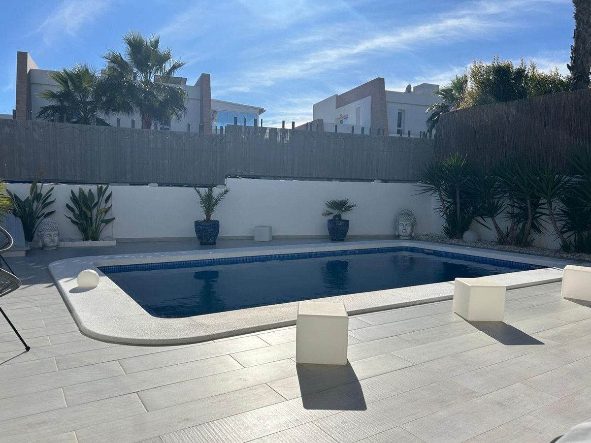 For sale - 3 Bedroom 2 Bathroom House - Detached Villa in Algorfa - Algorfa Centro  - Alicante