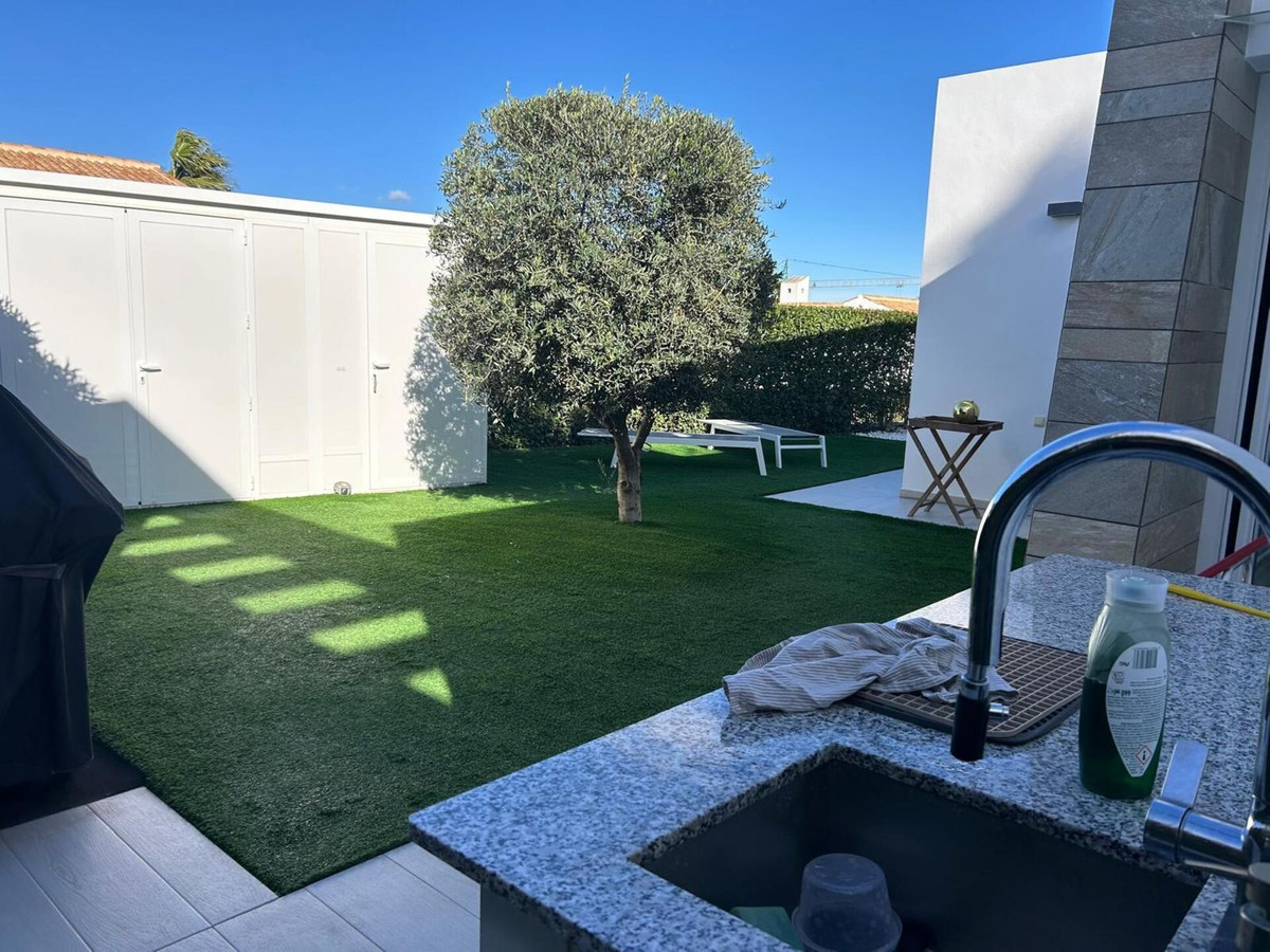 For sale - 3 Bedroom 2 Bathroom House - Detached Villa in Algorfa - Algorfa Centro  - Alicante