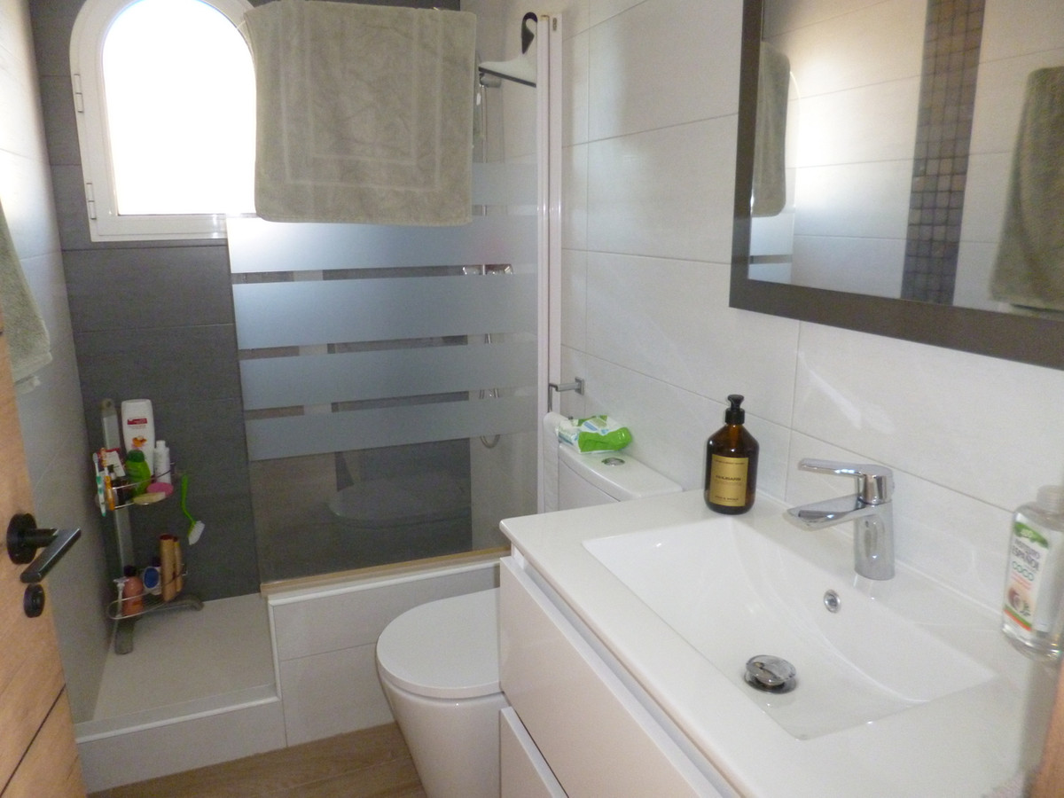 For sale - 4 Bedroom 2 Bathroom House - Detached Villa in Pilar de la Horadada - Pilar de la Horadada Centro  - Alicante