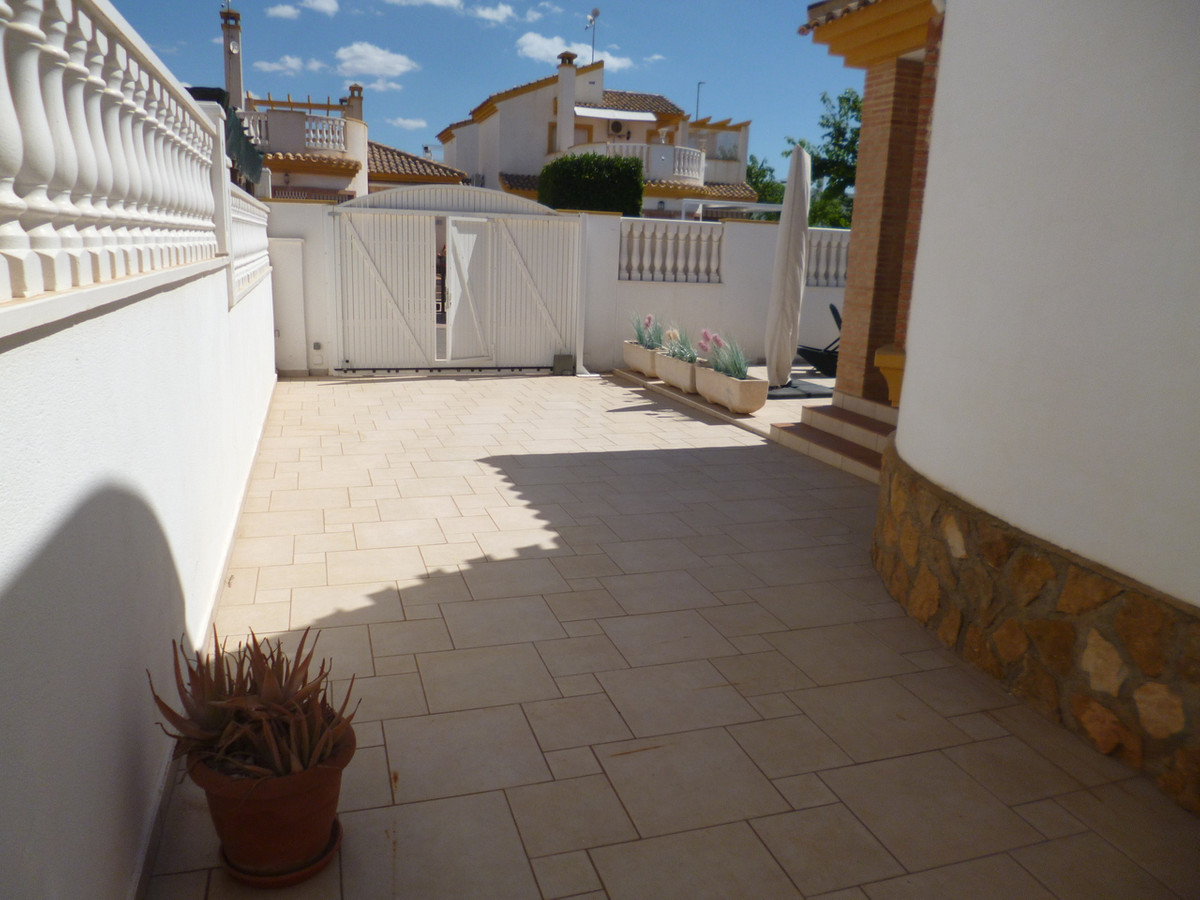 For sale - 4 Bedroom 2 Bathroom House - Detached Villa in Pilar de la Horadada - Pilar de la Horadada Centro  - Alicante