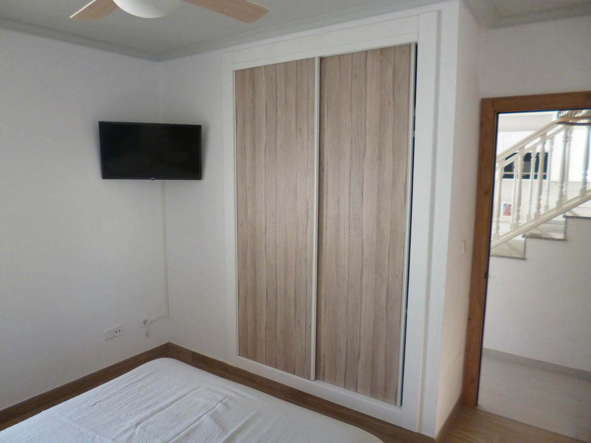 For sale - 4 Bedroom 2 Bathroom House - Detached Villa in Pilar de la Horadada - Pilar de la Horadada Centro  - Alicante