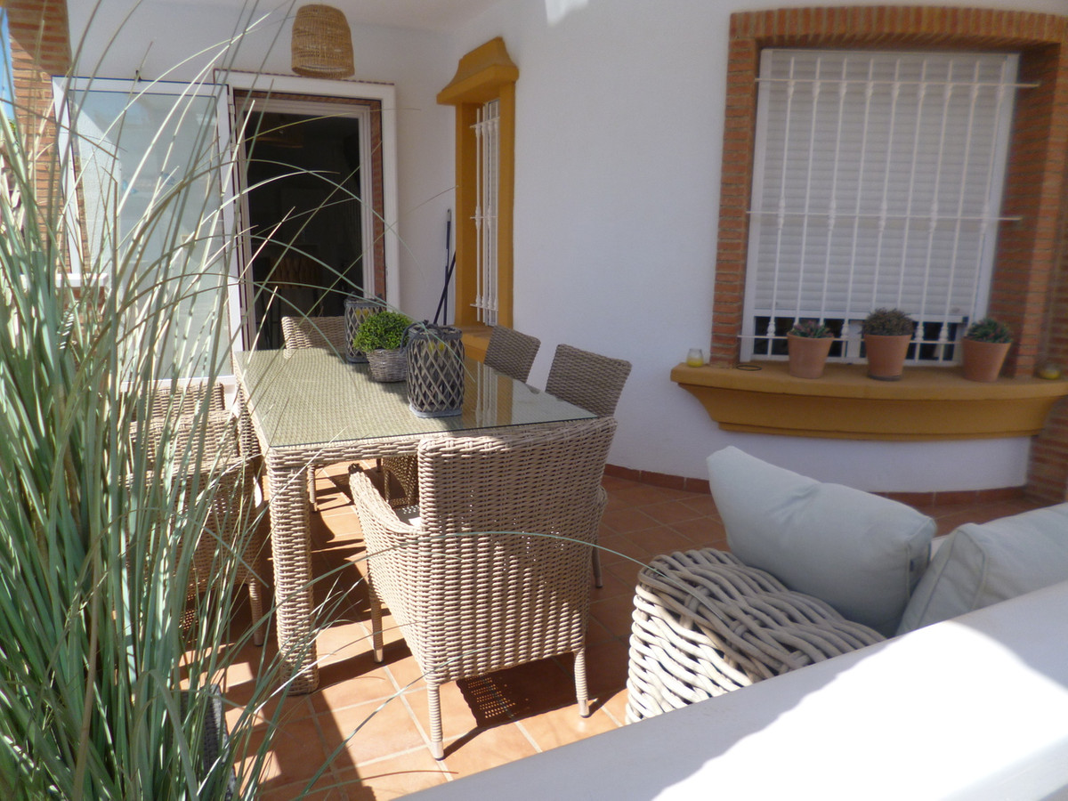 For sale - 4 Bedroom 2 Bathroom House - Detached Villa in Pilar de la Horadada - Pilar de la Horadada Centro  - Alicante
