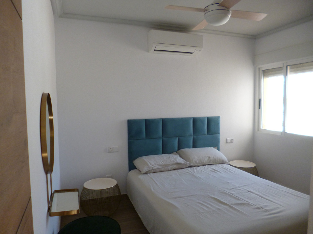 For sale - 4 Bedroom 2 Bathroom House - Detached Villa in Pilar de la Horadada - Pilar de la Horadada Centro  - Alicante