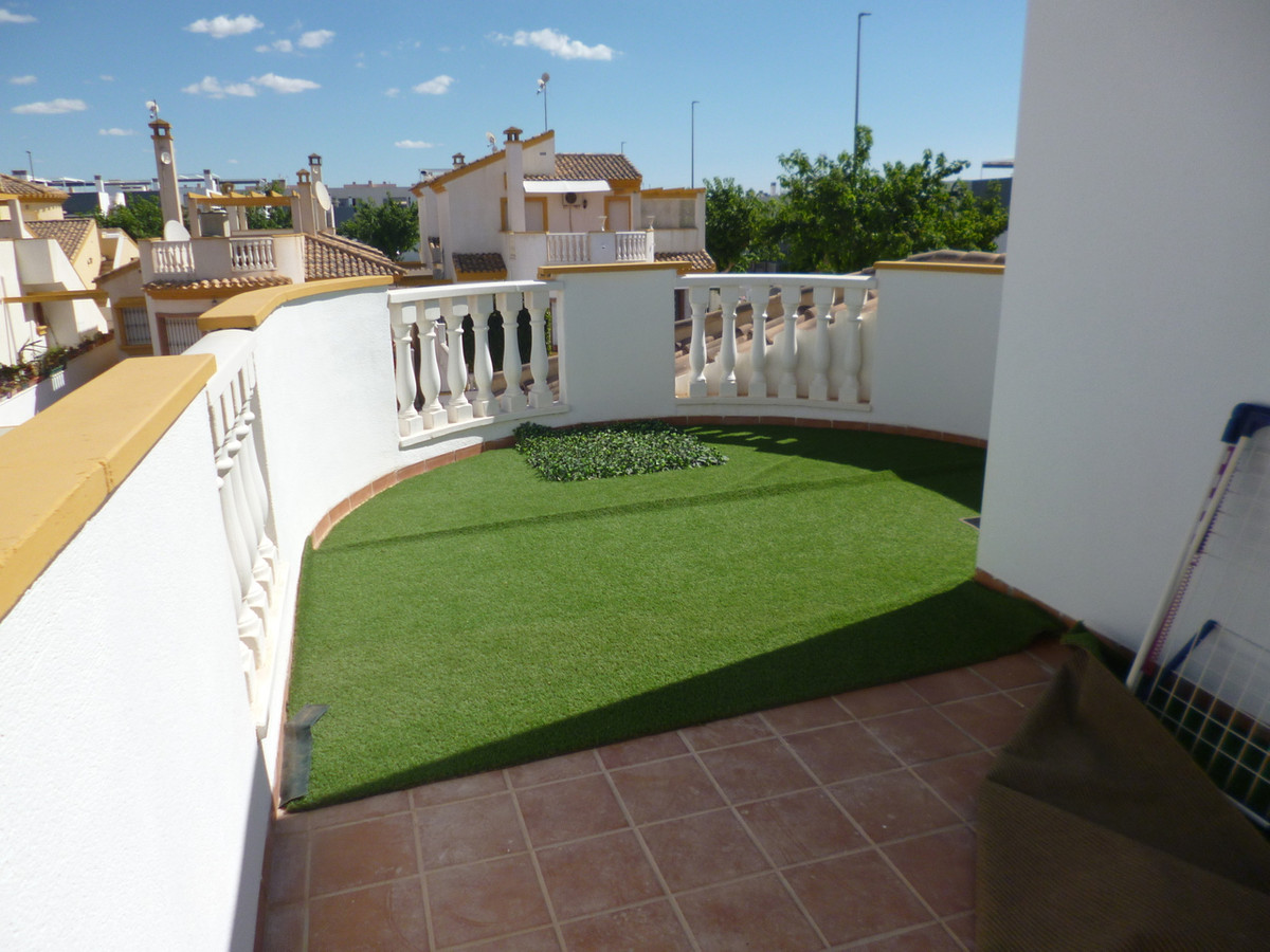 For sale - 4 Bedroom 2 Bathroom House - Detached Villa in Pilar de la Horadada - Pilar de la Horadada Centro  - Alicante
