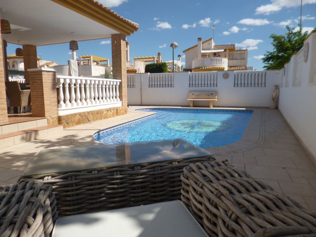 For sale - 4 Bedroom 2 Bathroom House - Detached Villa in Pilar de la Horadada - Pilar de la Horadada Centro  - Alicante