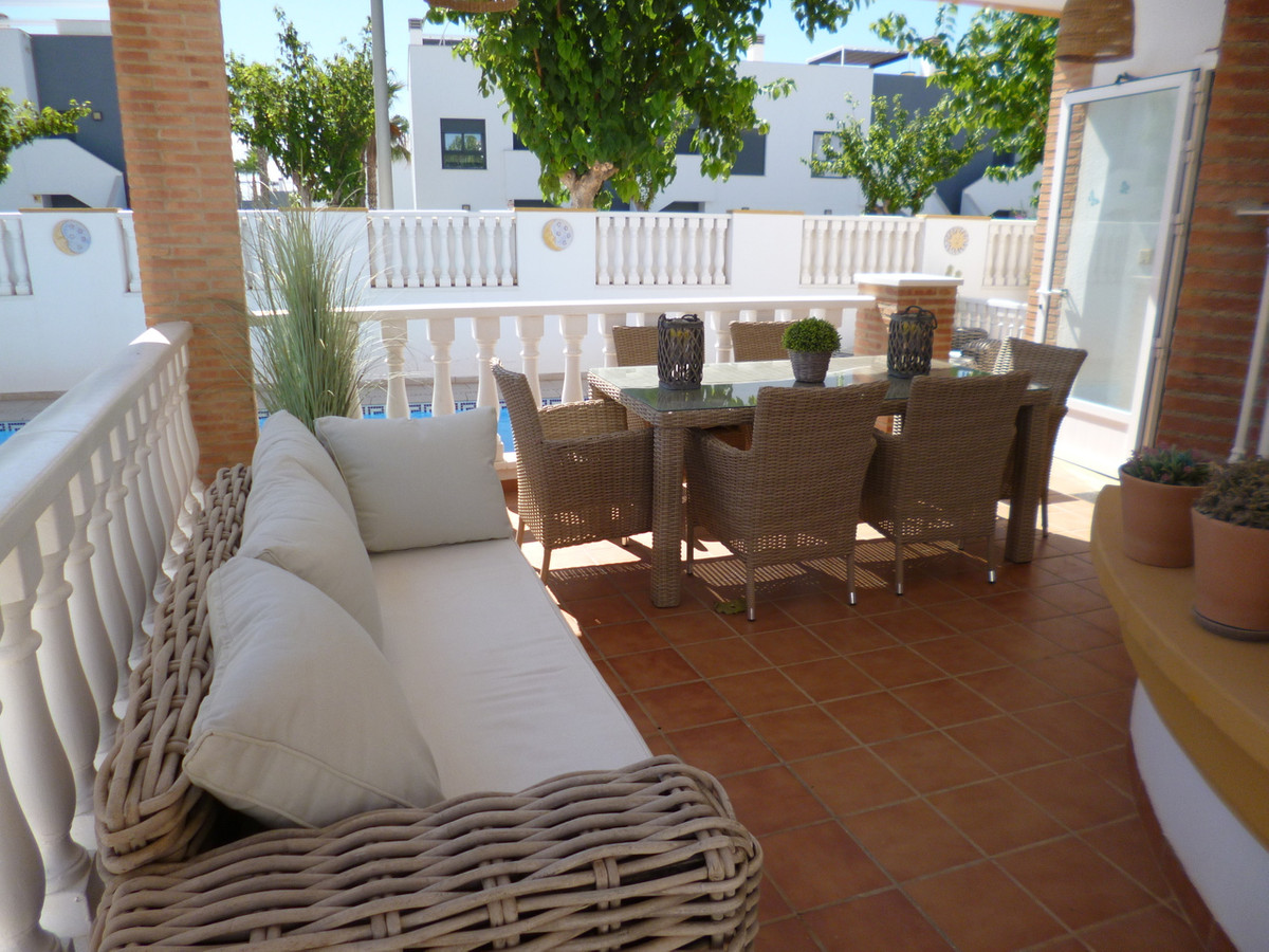 For sale - 4 Bedroom 2 Bathroom House - Detached Villa in Pilar de la Horadada - Pilar de la Horadada Centro  - Alicante