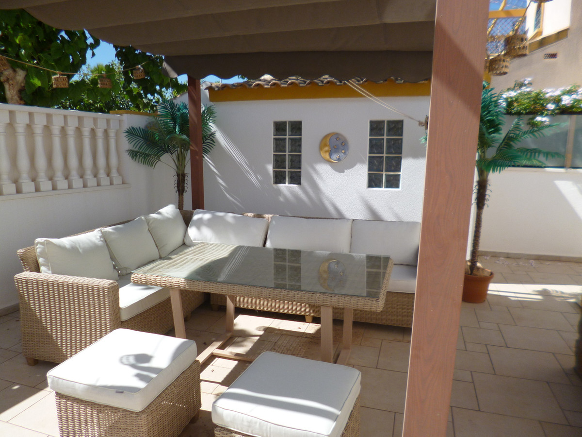 For sale - 4 Bedroom 2 Bathroom House - Detached Villa in Pilar de la Horadada - Pilar de la Horadada Centro  - Alicante