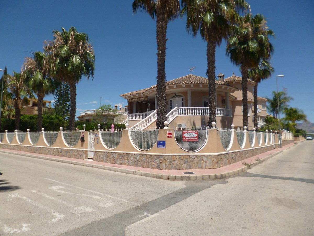 For sale - 4 Bedroom 2 Bathroom House - Detached Villa in Orihuela - La Murada  - Alicante