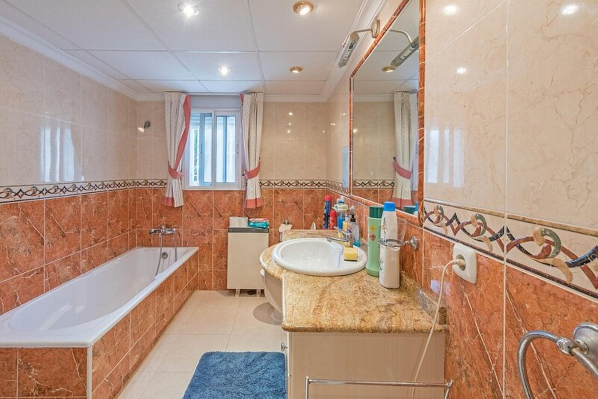 For sale - 4 Bedroom 2 Bathroom House - Detached Villa in Orihuela - La Murada  - Alicante