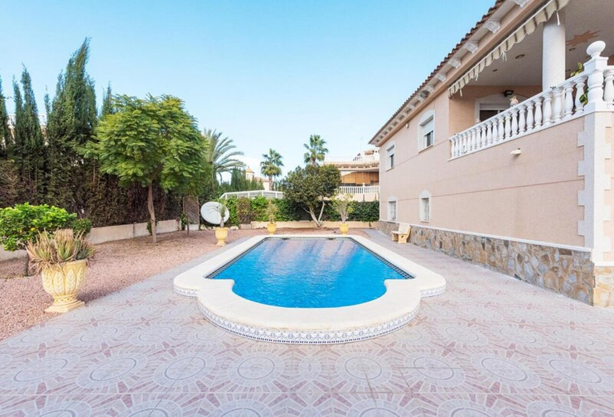 For sale - 4 Bedroom 2 Bathroom House - Detached Villa in Orihuela - La Murada  - Alicante