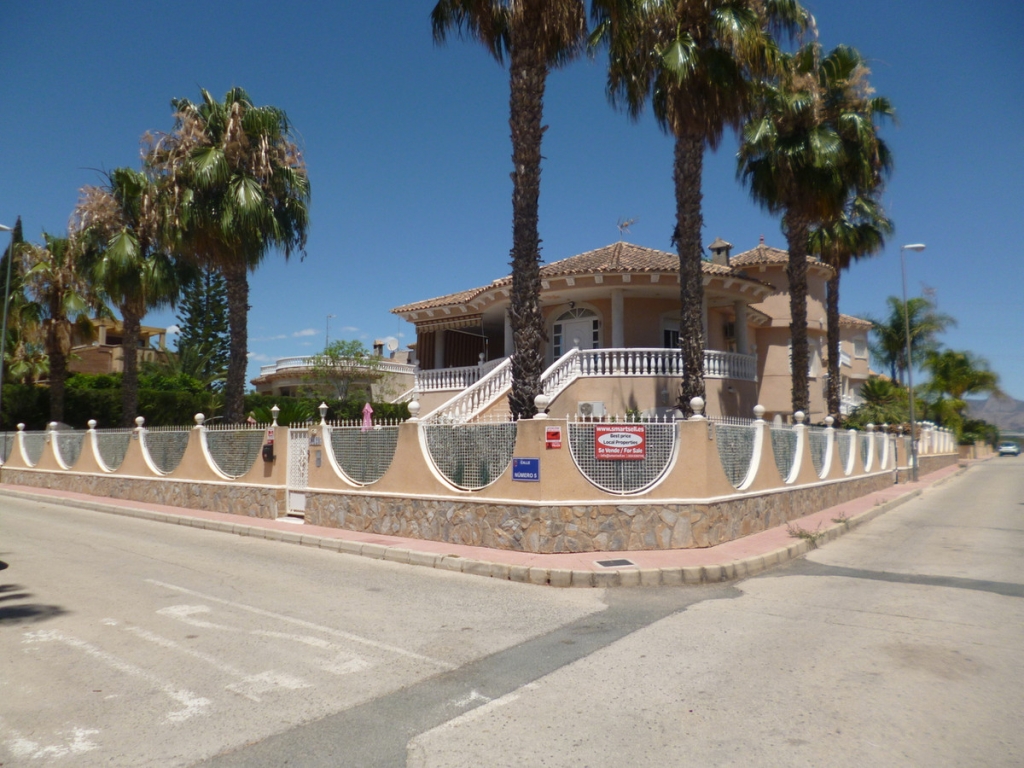 4 Bedroom 2 Bathroom House - Detached Villa in Orihuela