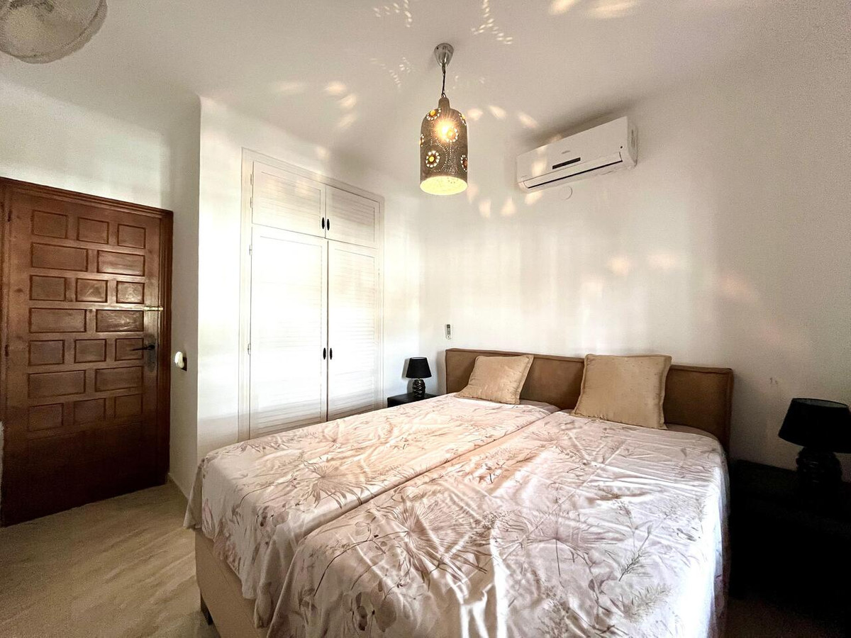 For sale - 4 Bedroom 2 Bathroom House - Detached Villa in Orihuela - Villamartin  - Alicante