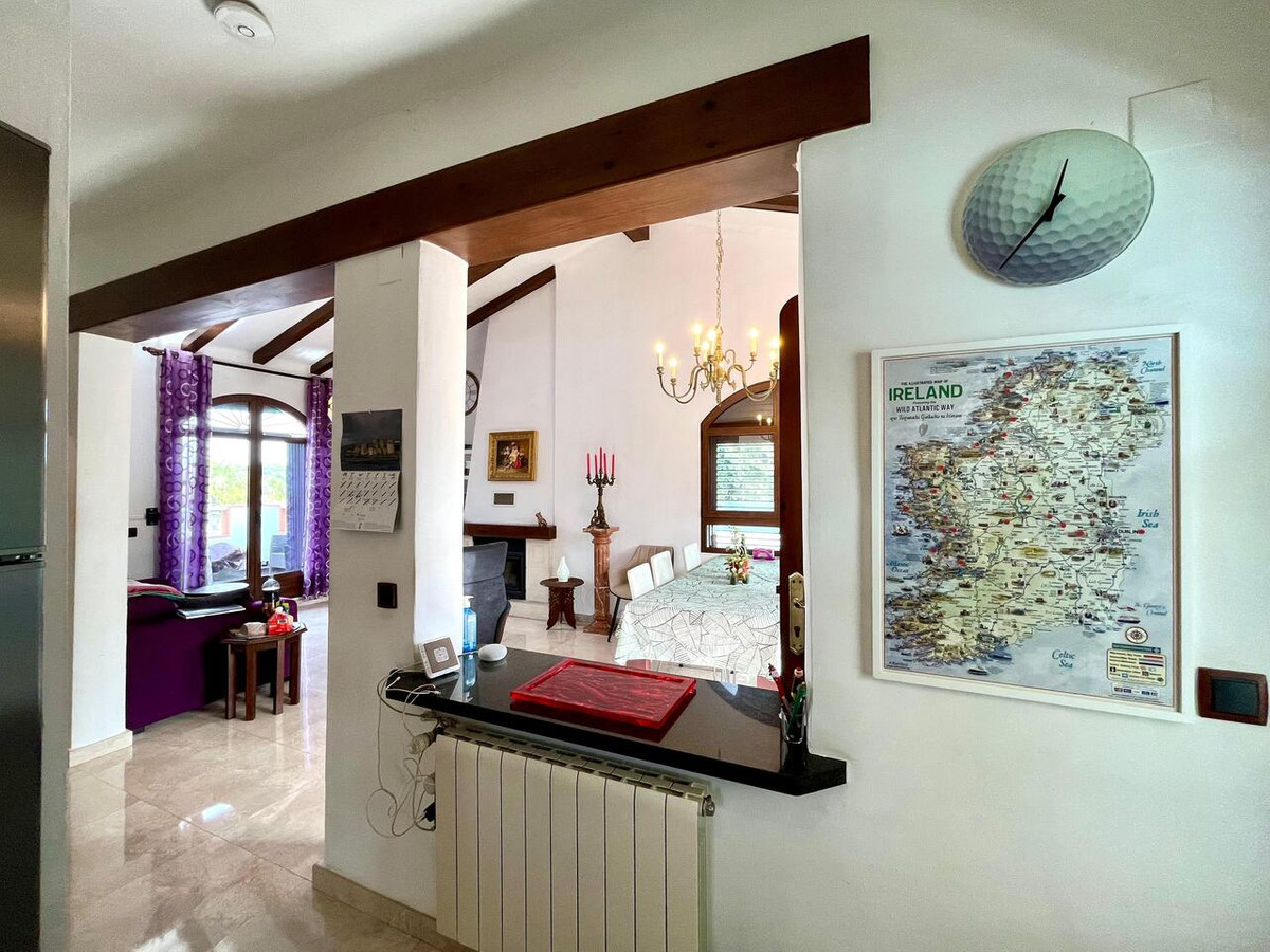 For sale - 4 Bedroom 2 Bathroom House - Detached Villa in Orihuela - Villamartin  - Alicante