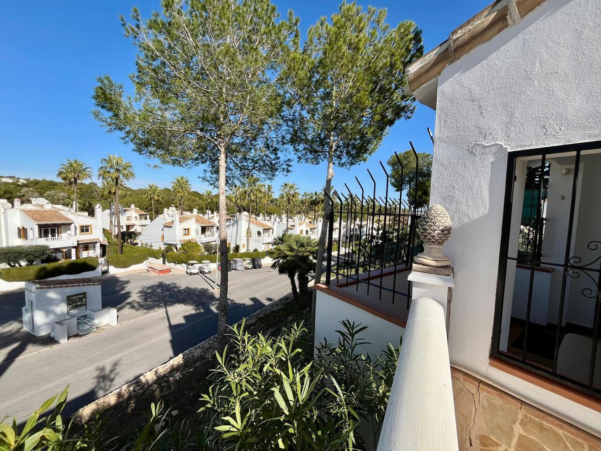 For sale - 4 Bedroom 2 Bathroom House - Detached Villa in Orihuela - Villamartin  - Alicante