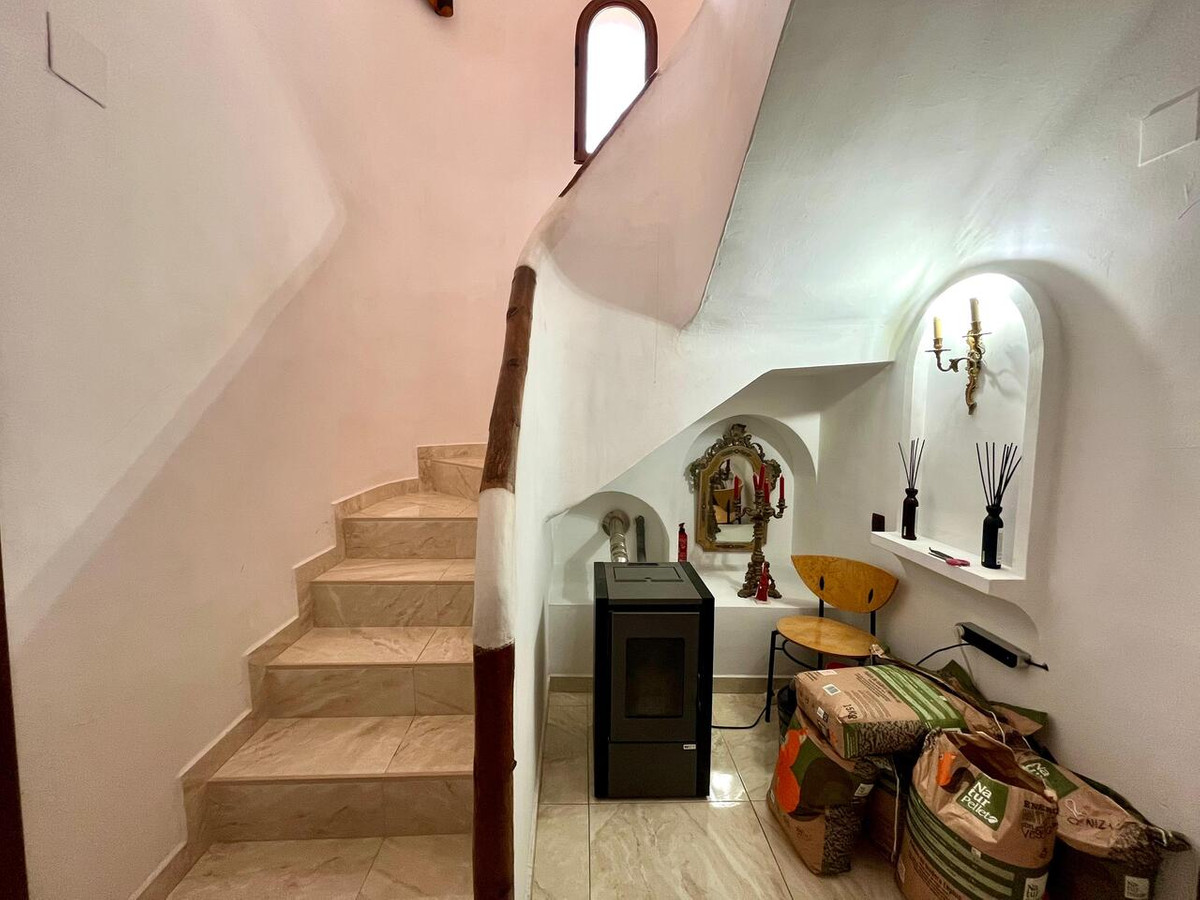 For sale - 4 Bedroom 2 Bathroom House - Detached Villa in Orihuela - Villamartin  - Alicante