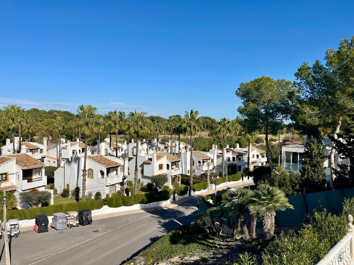 For sale - 4 Bedroom 2 Bathroom House - Detached Villa in Orihuela - Villamartin  - Alicante