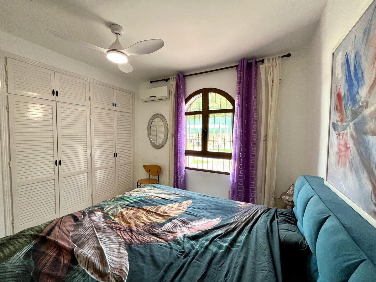 For sale - 4 Bedroom 2 Bathroom House - Detached Villa in Orihuela - Villamartin  - Alicante