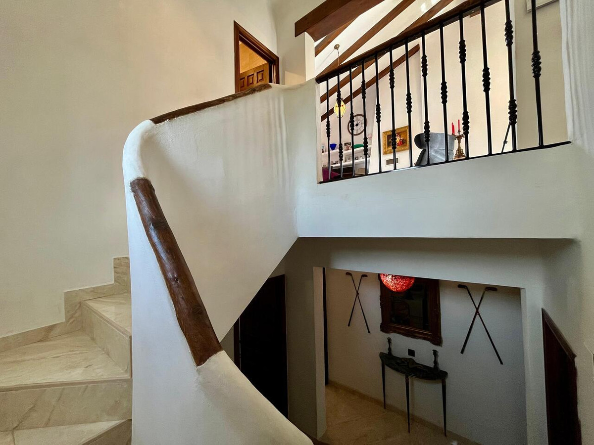 For sale - 4 Bedroom 2 Bathroom House - Detached Villa in Orihuela - Villamartin  - Alicante