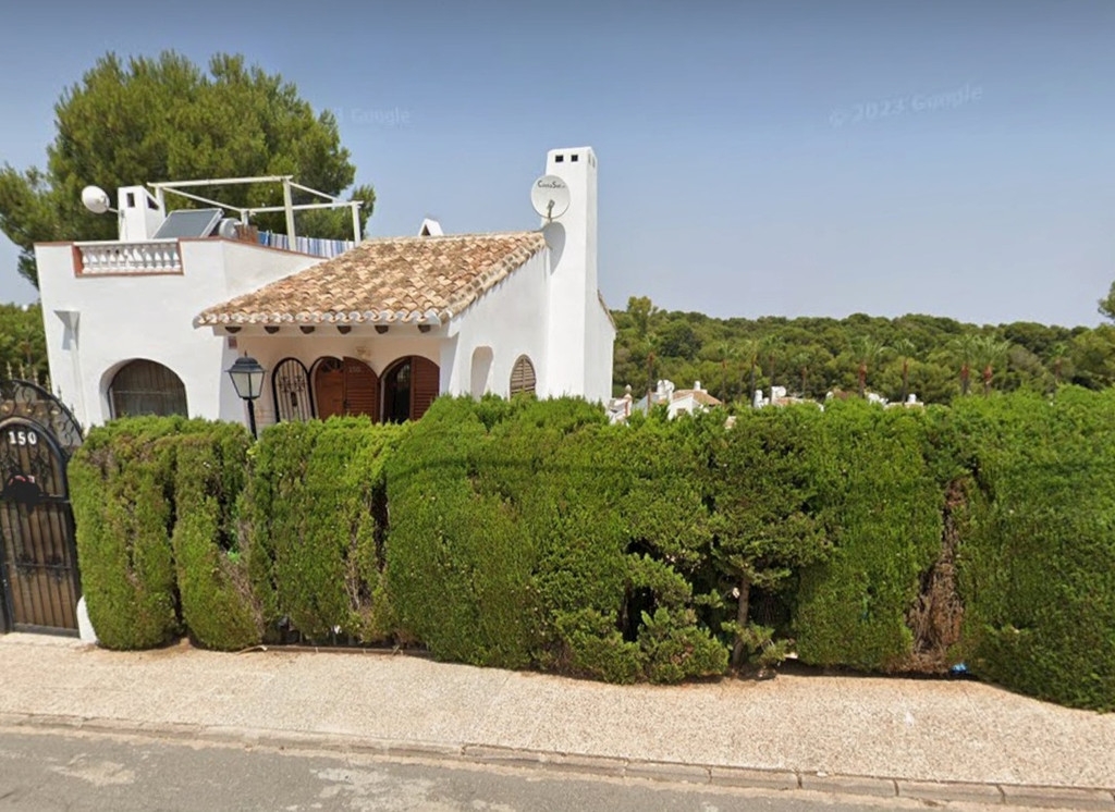4 Bedroom 2 Bathroom House - Detached Villa in Orihuela