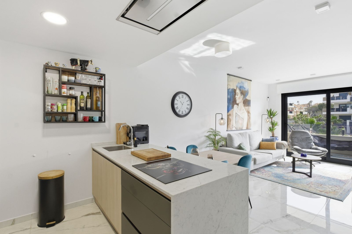 For sale - 2 Bedroom 2 Bathroom Apartment - Middle Floor Apartment in Orihuela - Los Altos  - Alicante