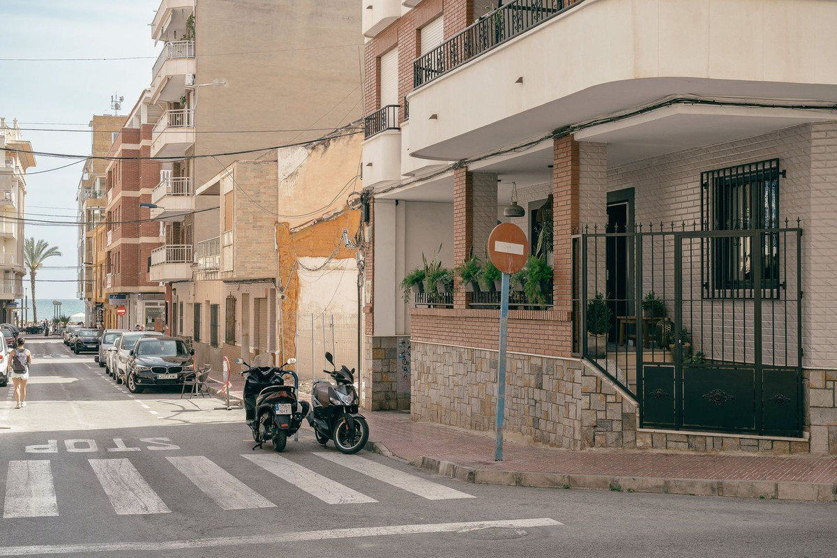 For sale - 2 Bedroom 2 Bathroom Apartment - Ground Floor Apartment in Torrevieja - Torrevieja Centro  - Alicante