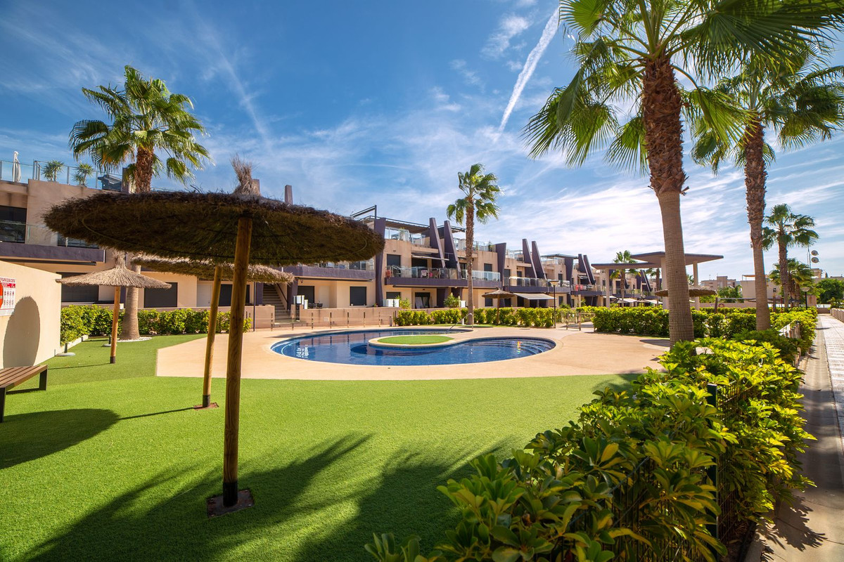 For sale - 2 Bedroom 2 Bathroom Apartment - Penthouse in Orihuela - Mil Palmeras  - Alicante
