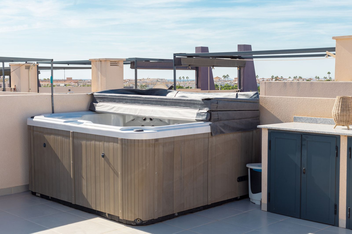 For sale - 2 Bedroom 2 Bathroom Apartment - Penthouse in Orihuela - Mil Palmeras  - Alicante