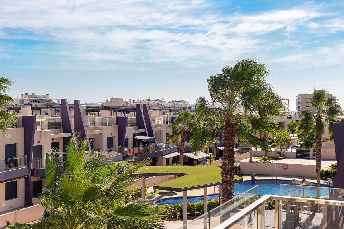 For sale - 2 Bedroom 2 Bathroom Apartment - Penthouse in Orihuela - Mil Palmeras  - Alicante