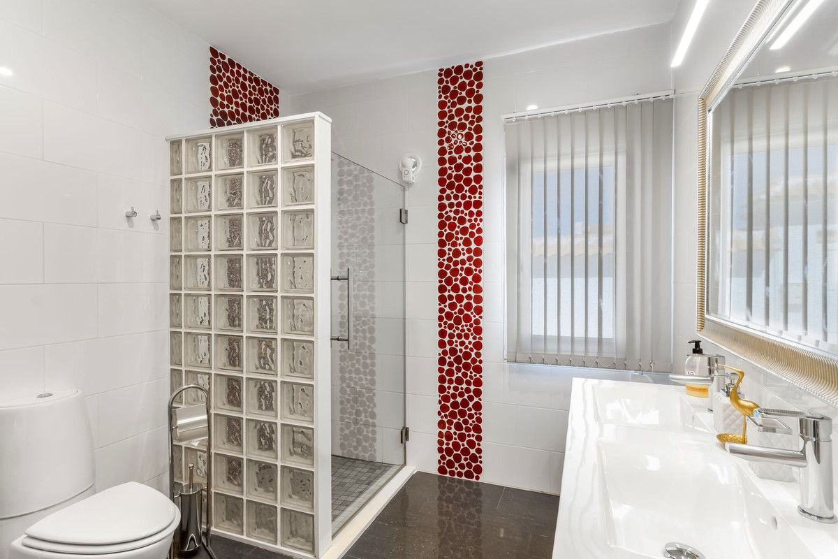 For sale - 5 Bedroom 2 Bathroom House - Detached Villa in Orihuela - Orihuela Costa  - Alicante