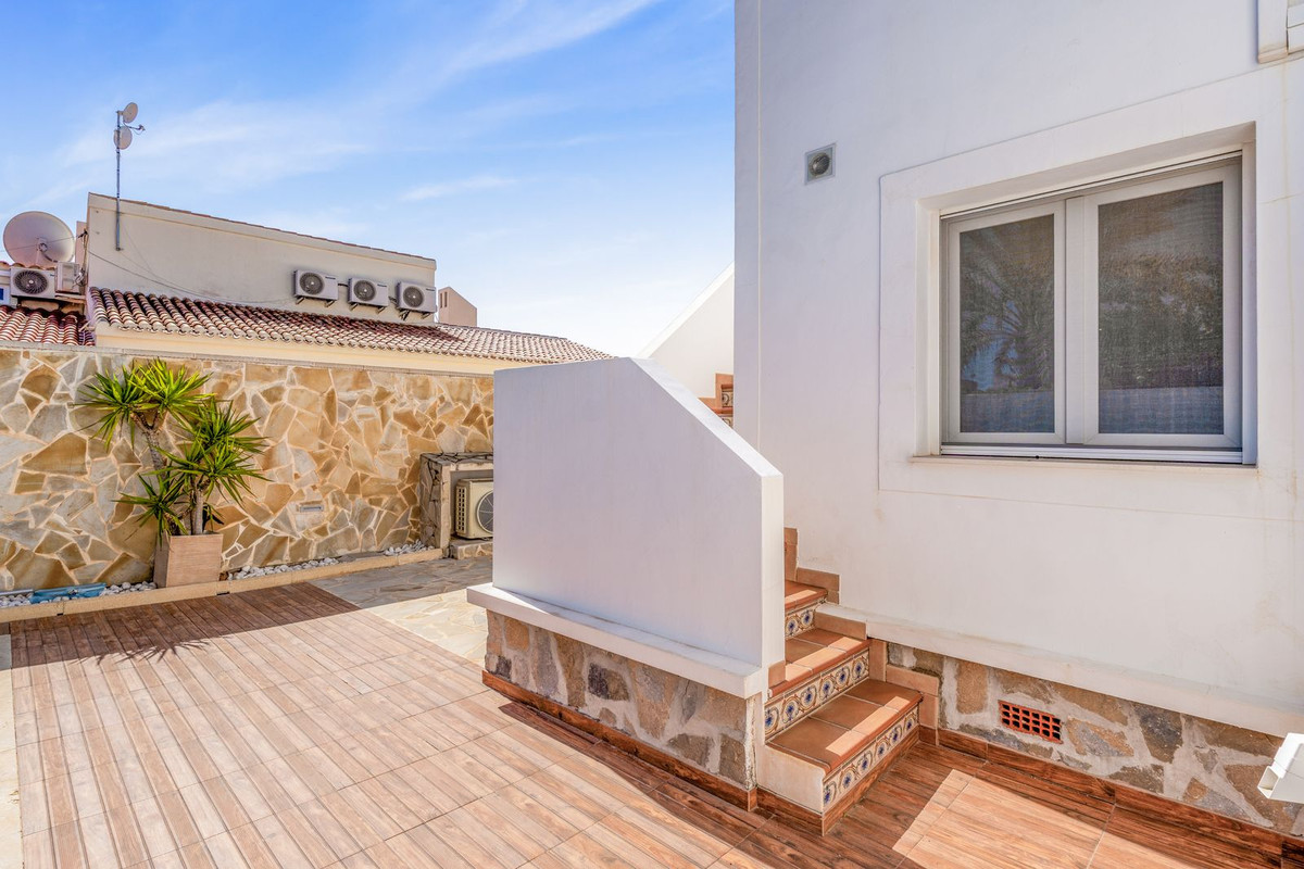 For sale - 5 Bedroom 2 Bathroom House - Detached Villa in Orihuela - La Florida  - Alicante