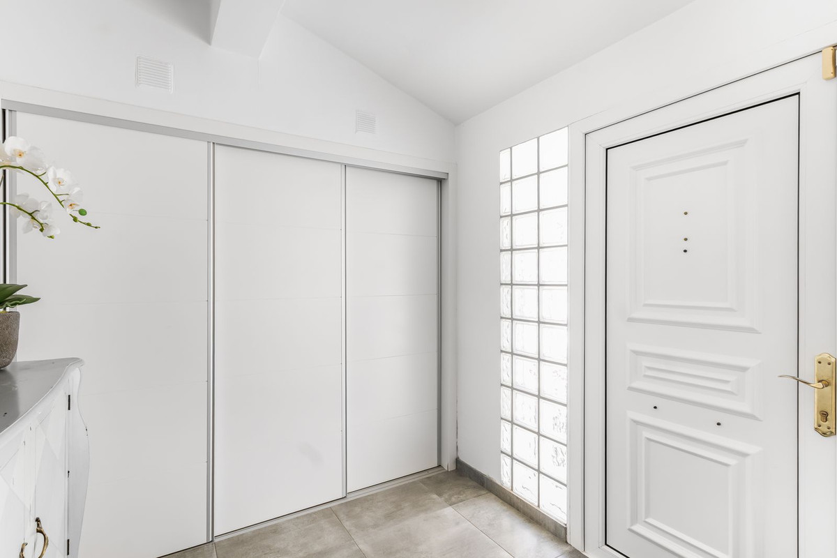 For sale - 5 Bedroom 2 Bathroom House - Detached Villa in Orihuela - Orihuela Costa  - Alicante