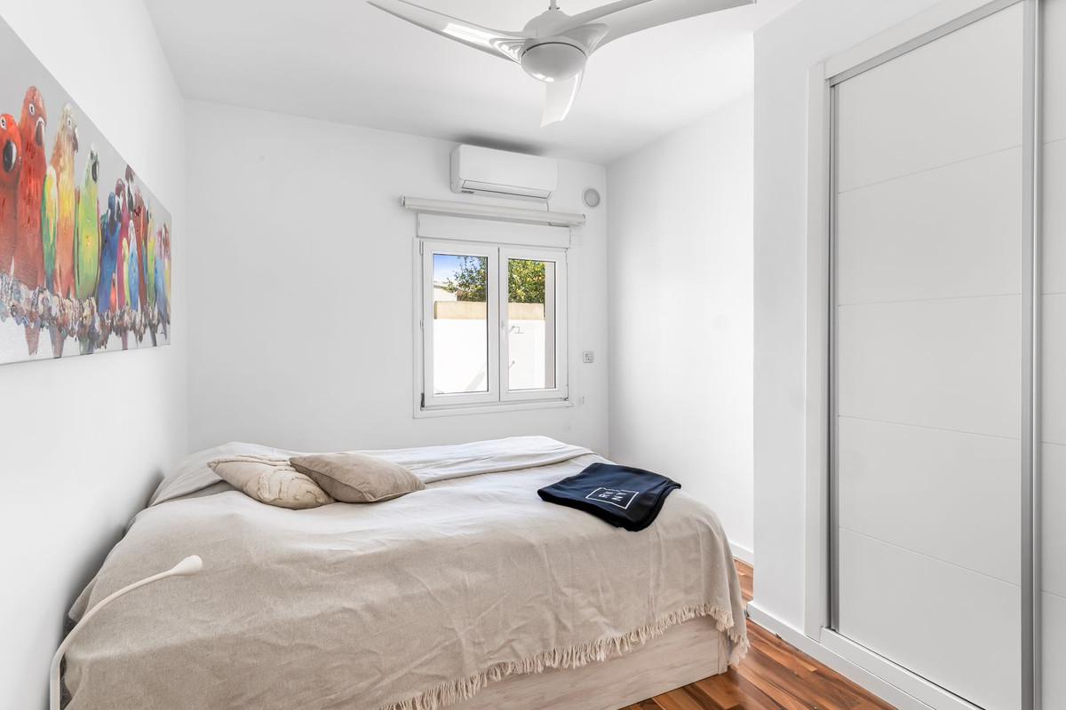 For sale - 5 Bedroom 2 Bathroom House - Detached Villa in Orihuela - Orihuela Costa  - Alicante