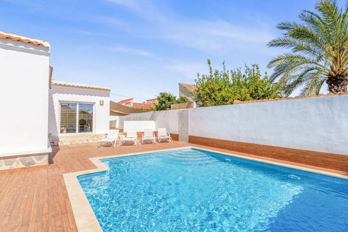 For sale - 5 Bedroom 2 Bathroom House - Detached Villa in Orihuela - La Florida  - Alicante