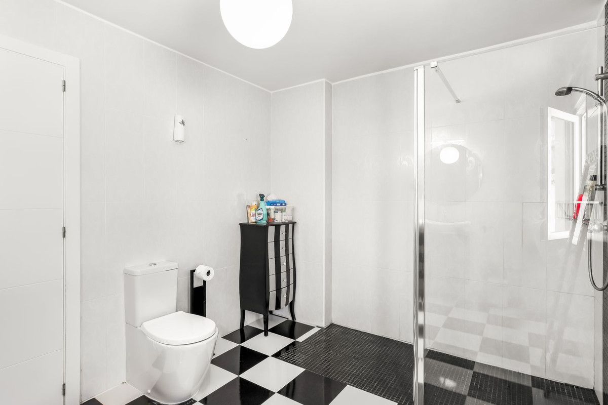 For sale - 5 Bedroom 2 Bathroom House - Detached Villa in Orihuela - Orihuela Costa  - Alicante