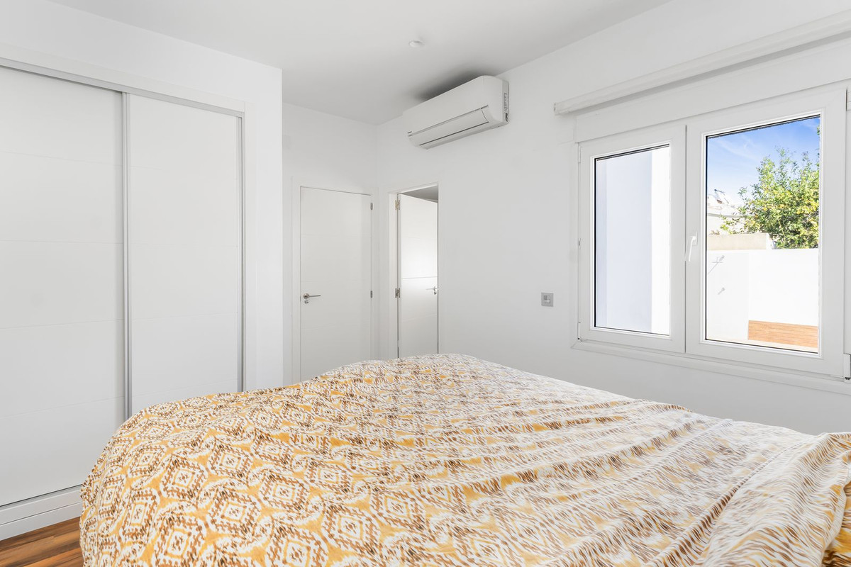 For sale - 5 Bedroom 2 Bathroom House - Detached Villa in Orihuela - Orihuela Costa  - Alicante