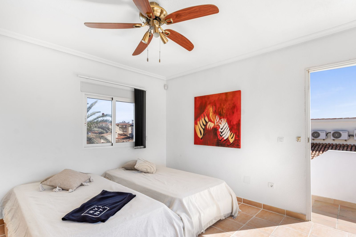 For sale - 5 Bedroom 2 Bathroom House - Detached Villa in Orihuela - La Florida  - Alicante