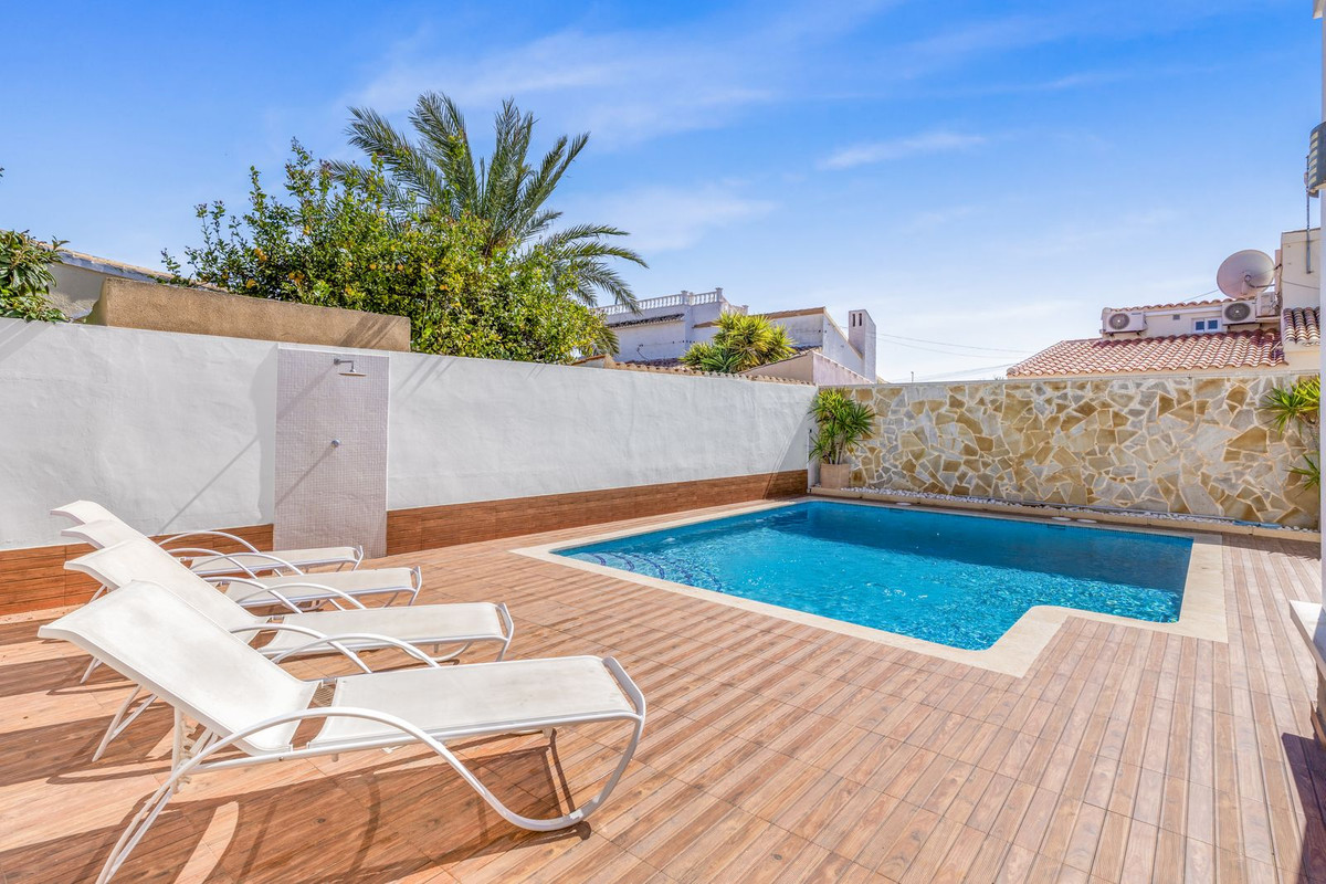 For sale - 5 Bedroom 2 Bathroom House - Detached Villa in Orihuela - La Florida  - Alicante