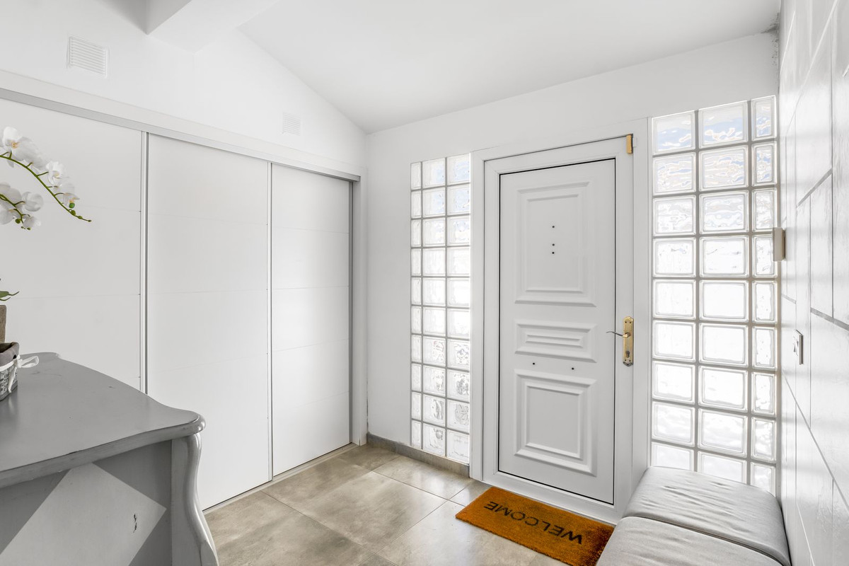 For sale - 5 Bedroom 2 Bathroom House - Detached Villa in Orihuela - La Florida  - Alicante