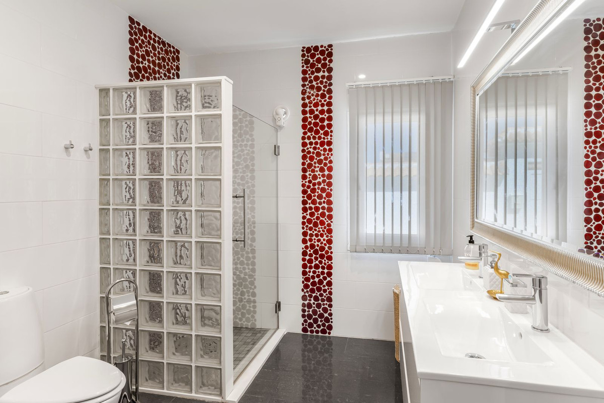 For sale - 5 Bedroom 2 Bathroom House - Detached Villa in Orihuela - Orihuela Costa  - Alicante