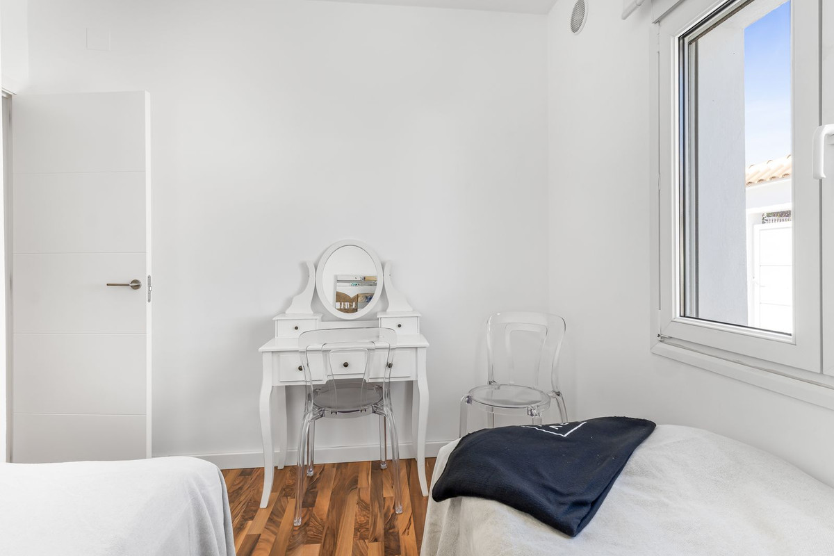 For sale - 5 Bedroom 2 Bathroom House - Detached Villa in Orihuela - Orihuela Costa  - Alicante