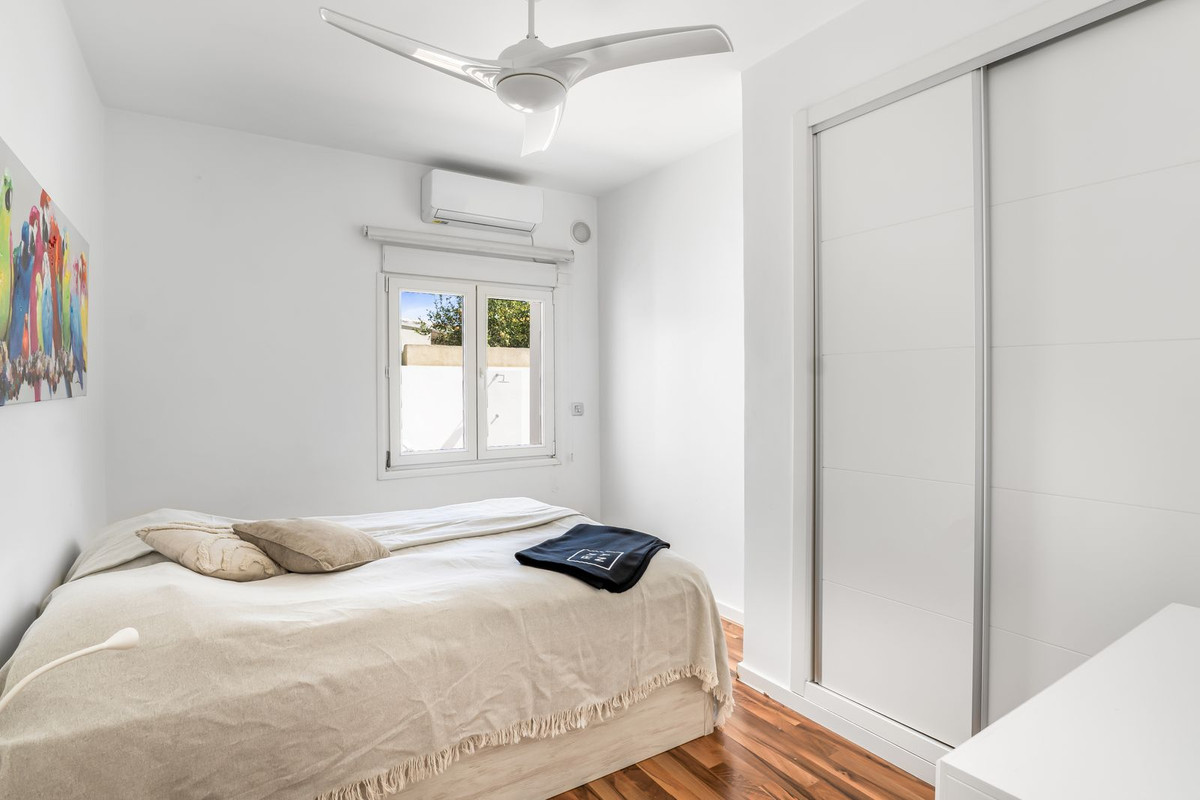 For sale - 5 Bedroom 2 Bathroom House - Detached Villa in Orihuela - Orihuela Costa  - Alicante