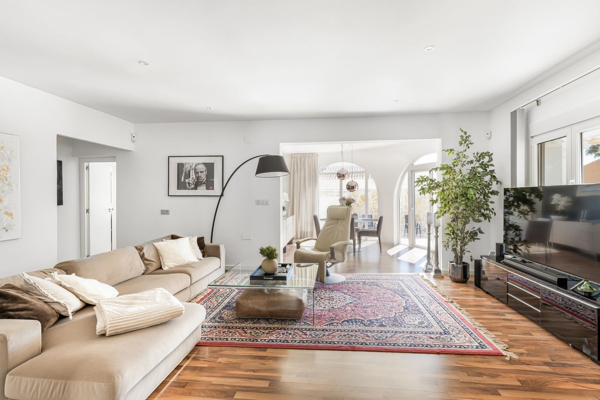 For sale - 5 Bedroom 2 Bathroom House - Detached Villa in Orihuela - La Florida  - Alicante