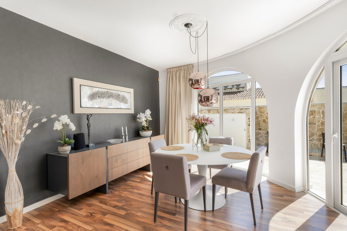 For sale - 5 Bedroom 2 Bathroom House - Detached Villa in Orihuela - Orihuela Costa  - Alicante