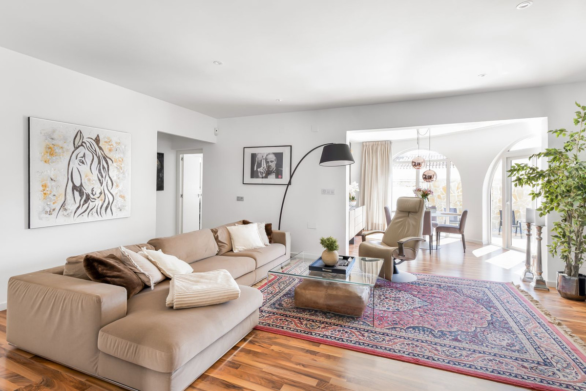 For sale - 5 Bedroom 2 Bathroom House - Detached Villa in Orihuela - La Florida  - Alicante